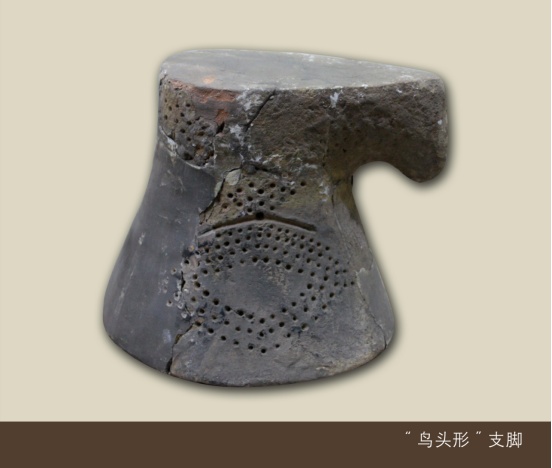磁山文化中的陶盂和支脚
