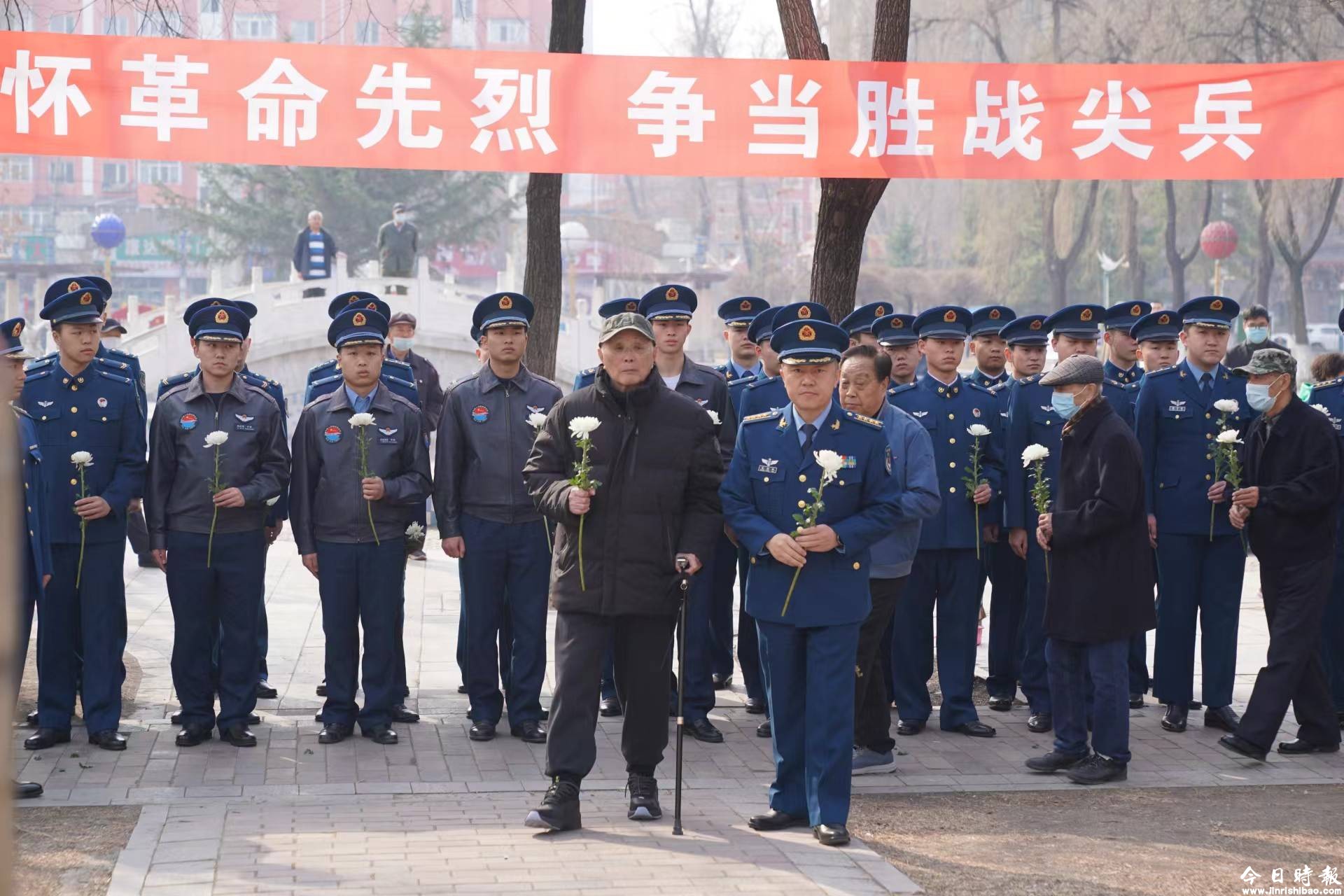 缅怀航校革命英烈 传承空军红色基因 ——牡丹江市东北老航校研究会清明祭扫革命英烈活动纪实