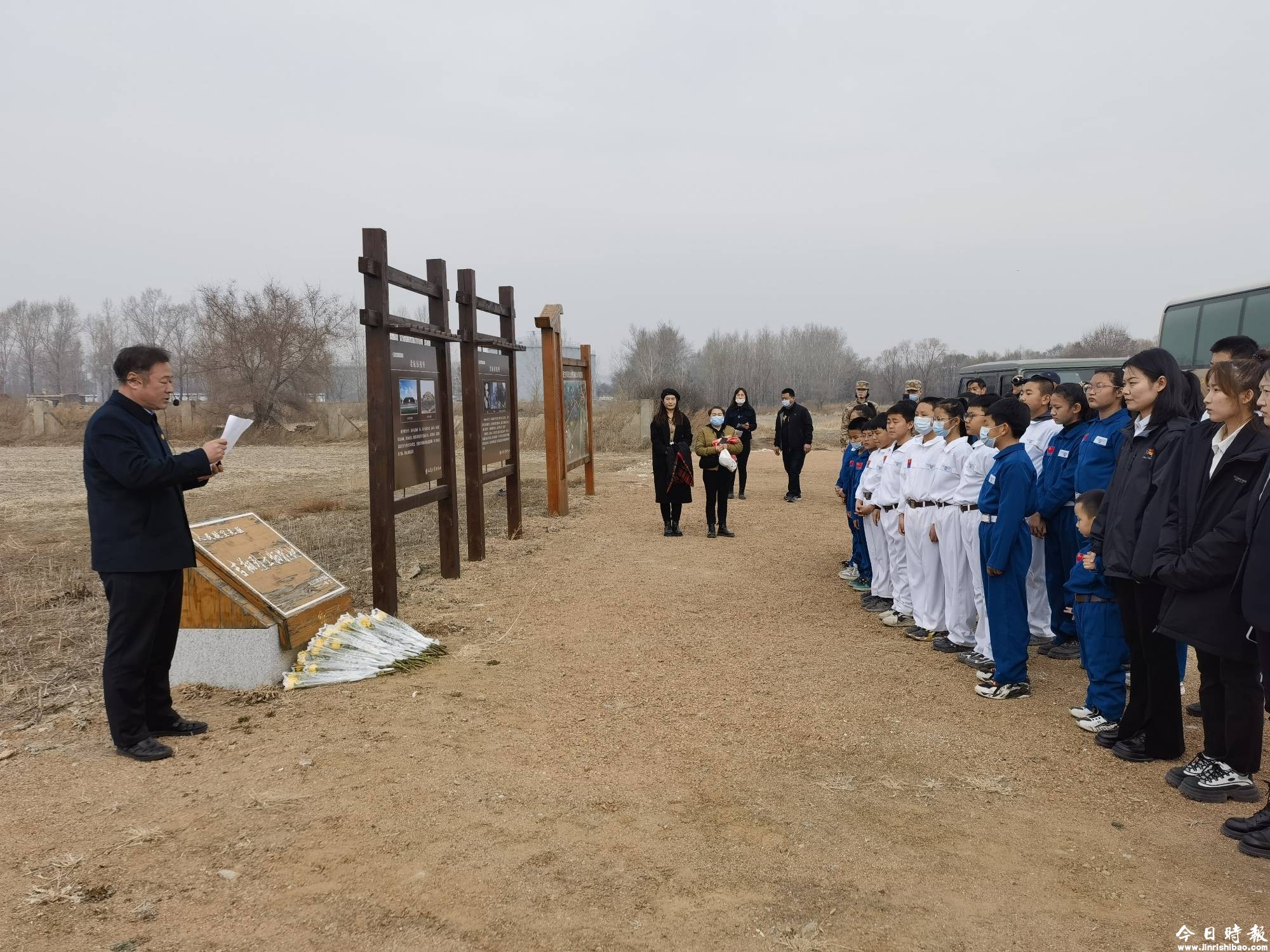 缅怀航校革命英烈 传承空军红色基因 ——牡丹江市东北老航校研究会清明祭扫革命英烈活动纪实