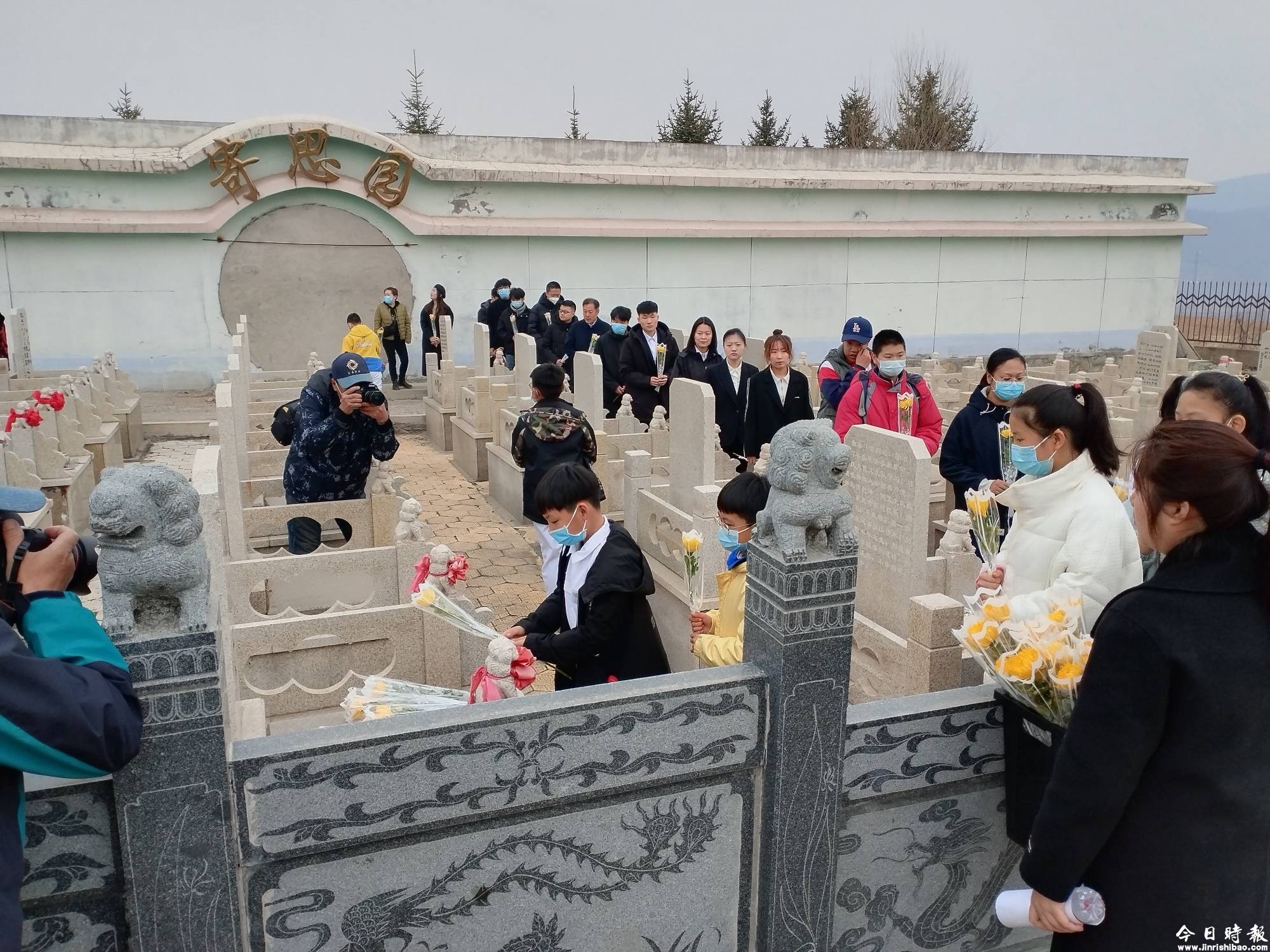 缅怀航校革命英烈 传承空军红色基因 ——牡丹江市东北老航校研究会清明祭扫革命英烈活动纪实