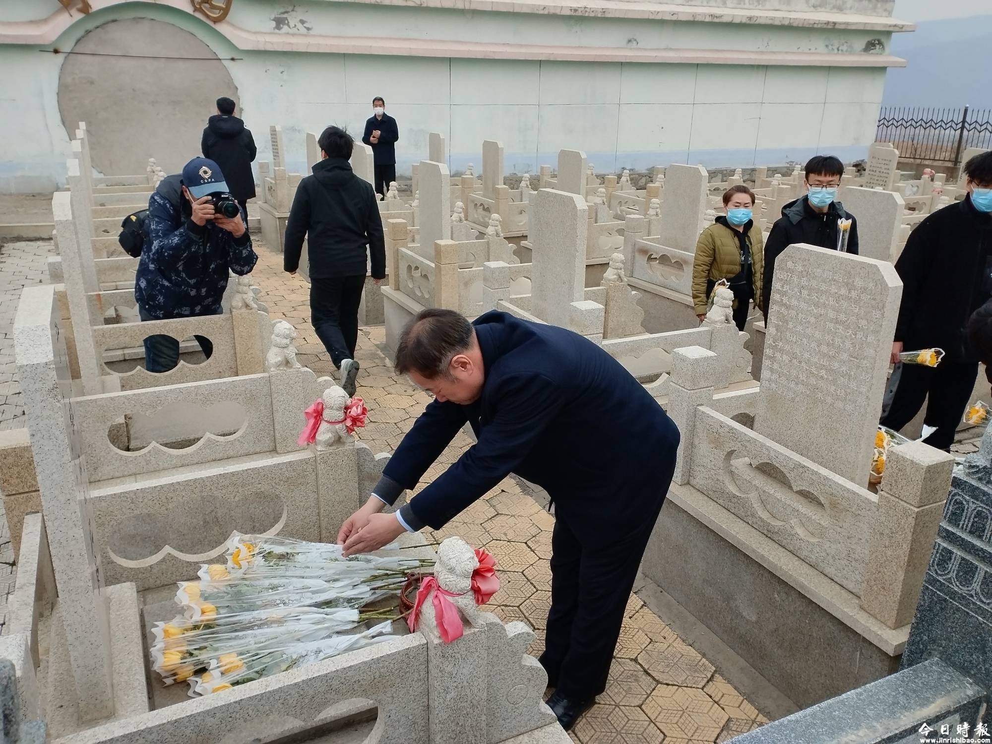 缅怀航校革命英烈 传承空军红色基因 ——牡丹江市东北老航校研究会清明祭扫革命英烈活动纪实