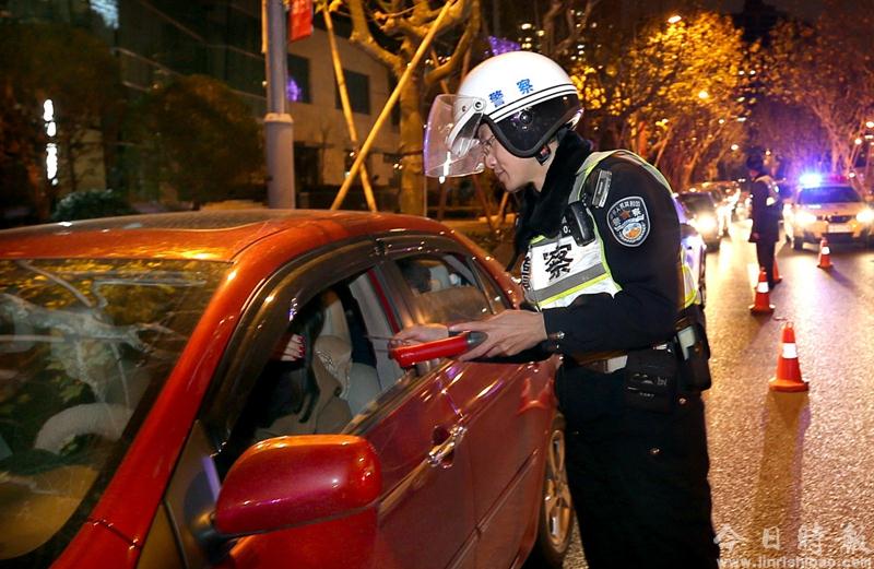 上海警方开展酒驾集中整治行动