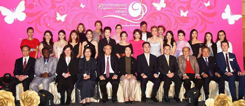 卢新宁出席“2019杰出商界女领袖评选”颁奖典礼