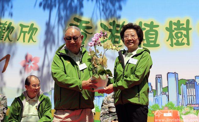 仇鸿参加香港植树日活动