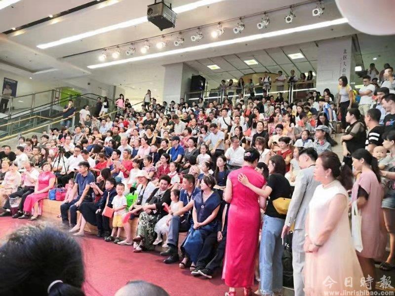 最美中国—经典诗文朗诵会在深圳中心书城举行