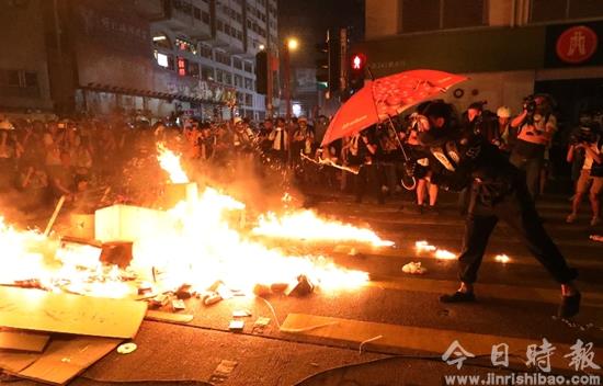 剑桥学者：乱港分子威胁香港未来 《禁蒙面规例》早应实施