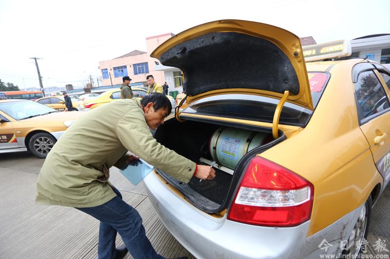 江苏南通启动出租车“春检”