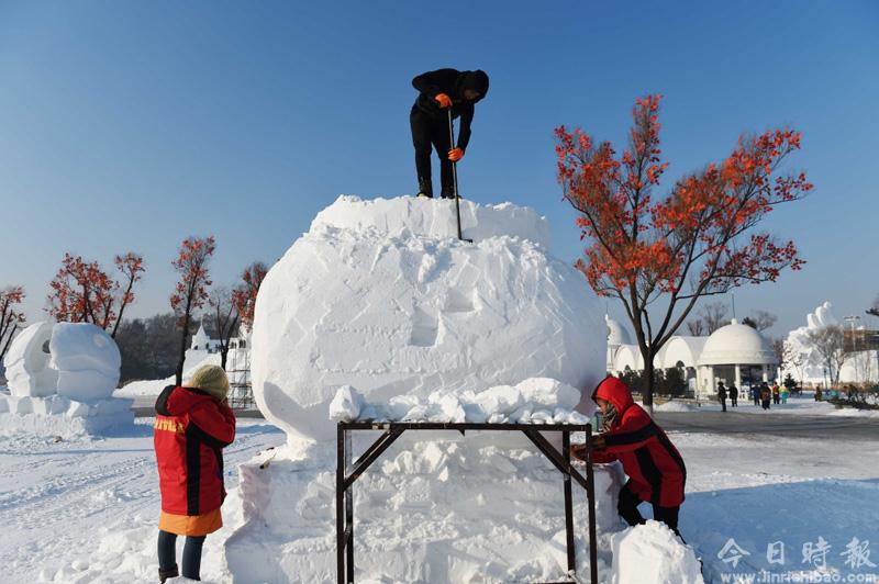 雪雕比赛创作忙