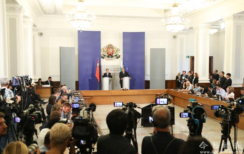 李克强与保总理一致表示：“16+1”不是地缘政治平台，而是经贸人文合作平台