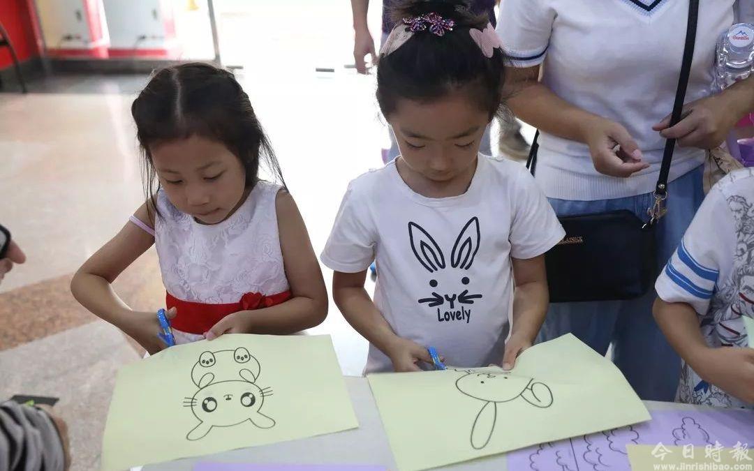 《熊猫和小鼹鼠》《白雪公主》等在中国木偶剧院庆中秋 - 娱乐 - 新京报网