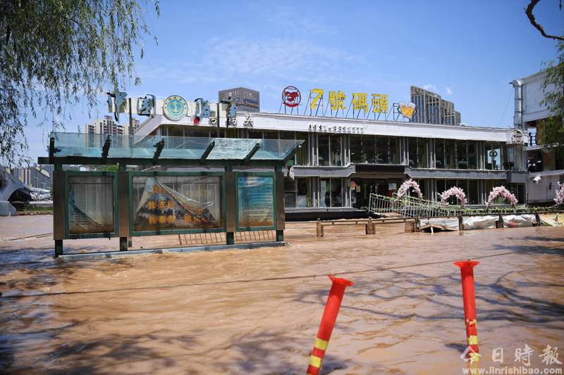 黄河兰州段水位上涨 沿河部分旅游设施暂时关闭