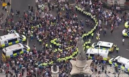 英国伦敦、伯明翰等30多座城市同时爆发大规模抗议示威活动