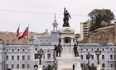 响应抗议者要求 智利政府宣布将草拟新宪法