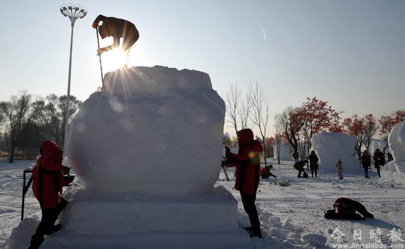 雪雕比赛创作忙