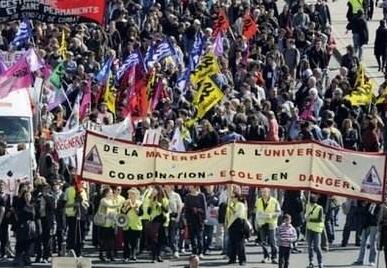 法国政府召开危机会议 紧急应对全国大罢工
