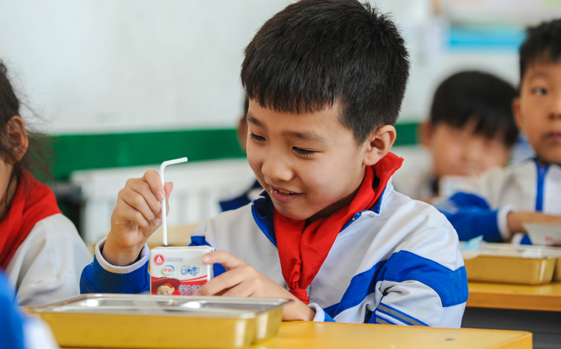 河北霸州：6万农村小学生吃上“暖心课间餐”