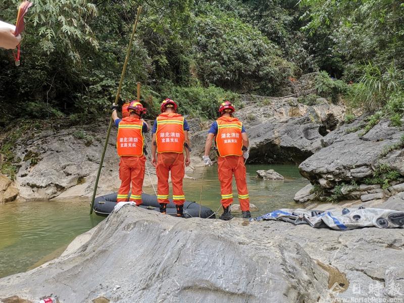 湖北鹤峰县躲避峡突发山洪造成12人死亡