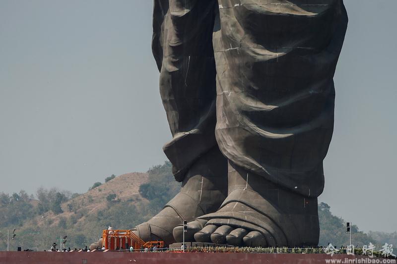 全球最高雕像在印度揭幕 自由女神像仅到其腰部