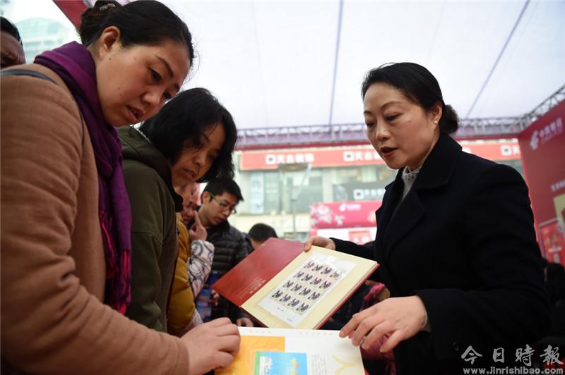 《丁酉年》鸡年特种邮票发行