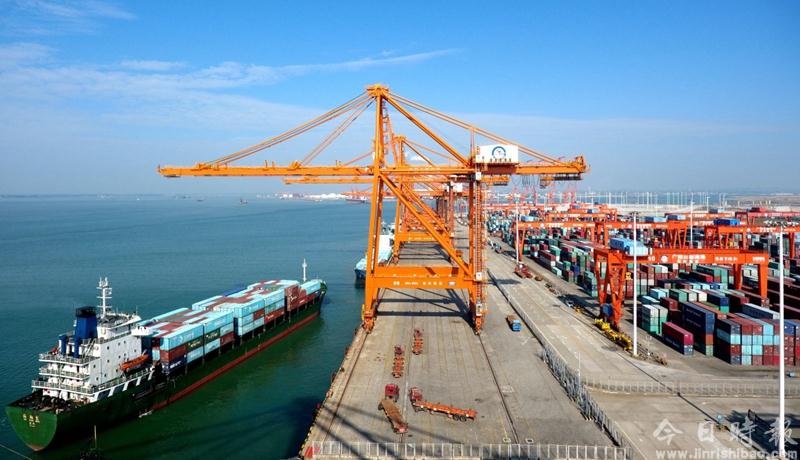 广西钦州保税港区集装箱吞吐量突破100万标箱