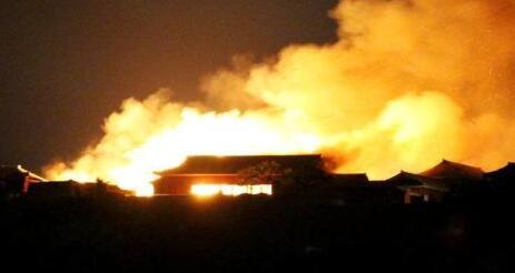 日本世界文化遗产冲绳首里城发生大火 正殿被烧毁