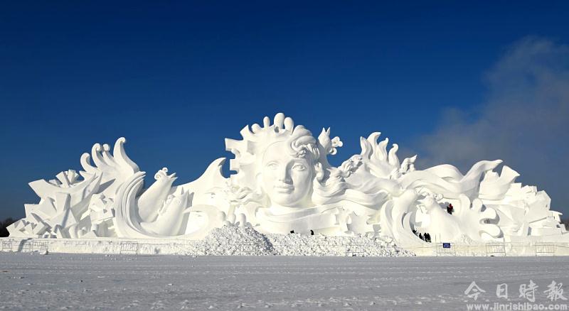 雪博会巨型主雪塑完工