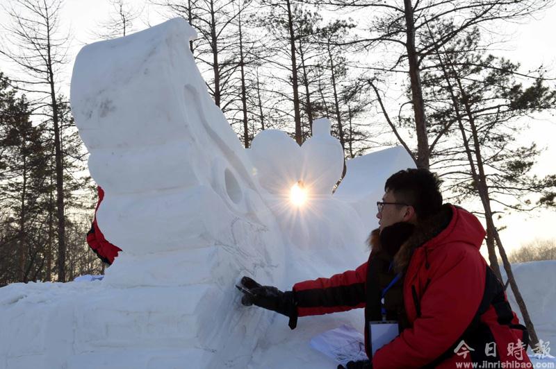 雪雕比赛创作忙